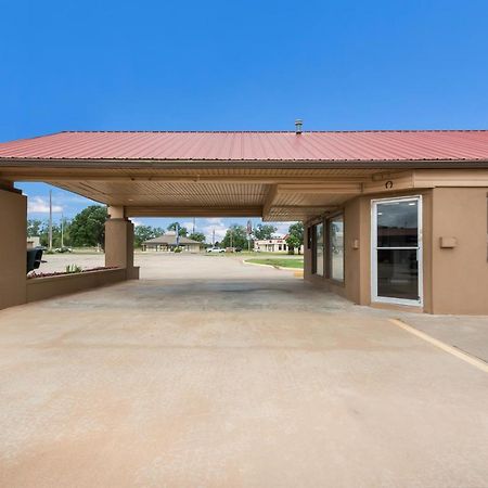 Americas Best Value Inn Woodward At 8Th St Extérieur photo