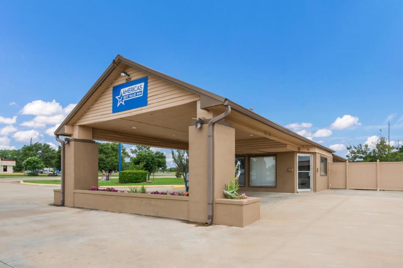 Americas Best Value Inn Woodward At 8Th St Extérieur photo