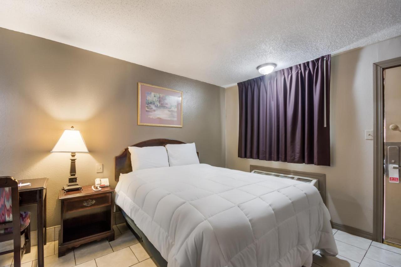 Americas Best Value Inn Woodward At 8Th St Extérieur photo