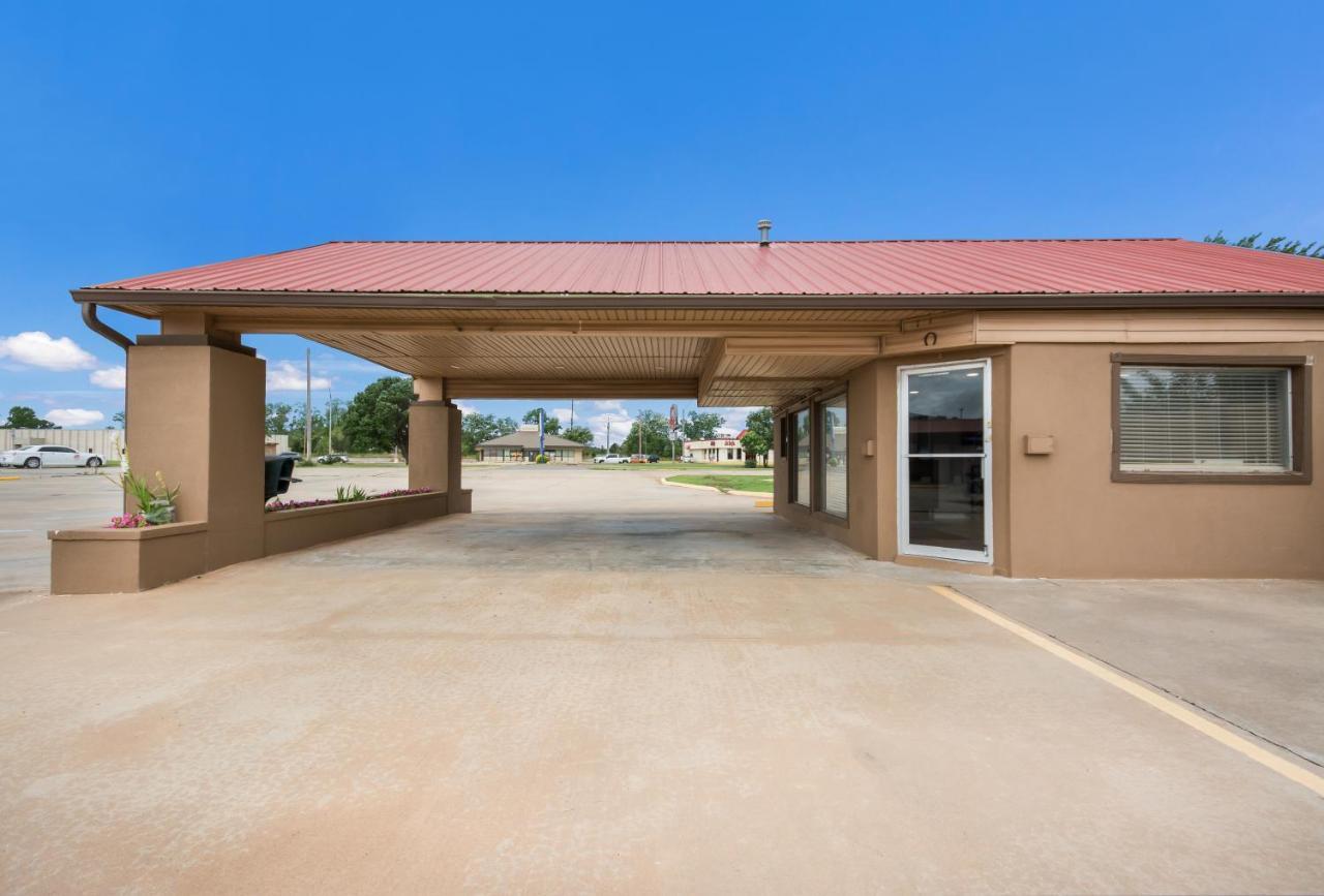 Americas Best Value Inn Woodward At 8Th St Extérieur photo