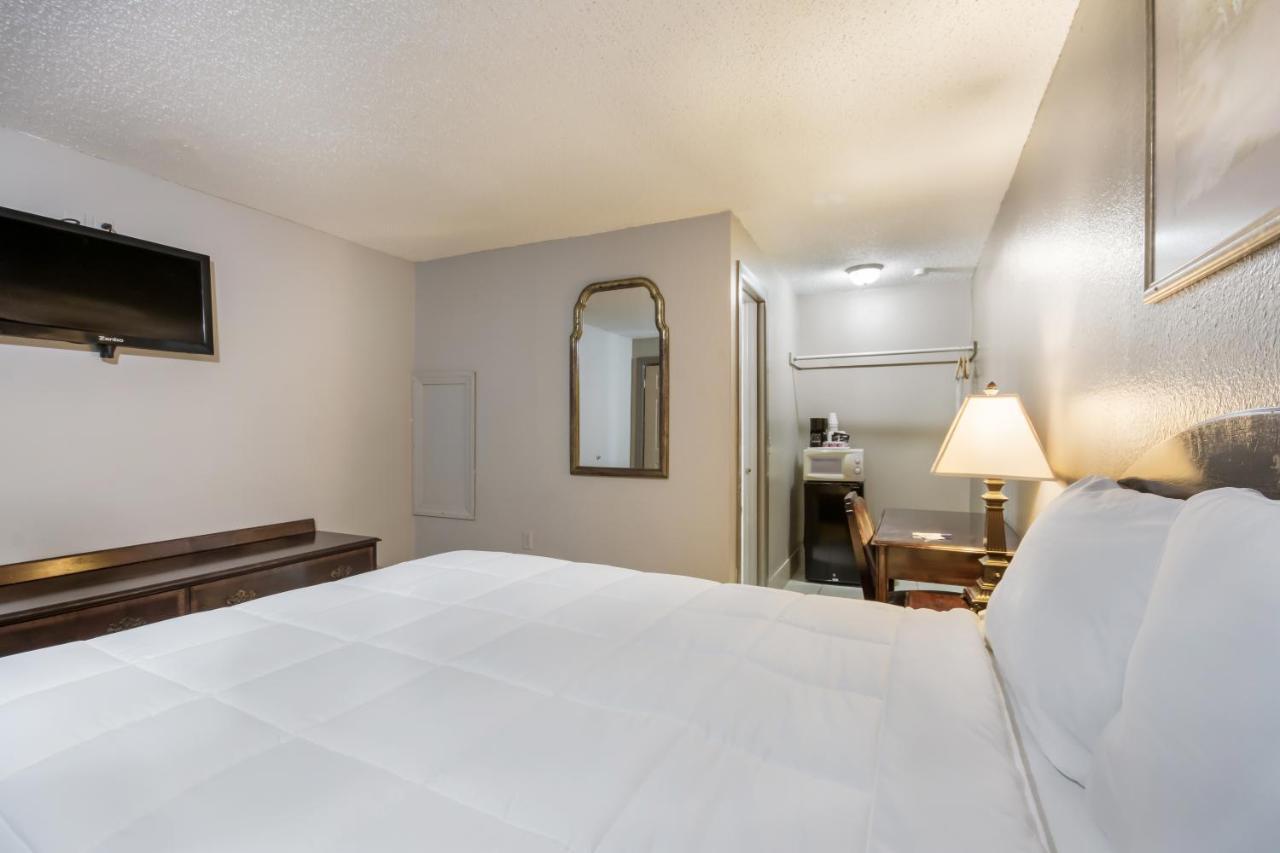 Americas Best Value Inn Woodward At 8Th St Extérieur photo