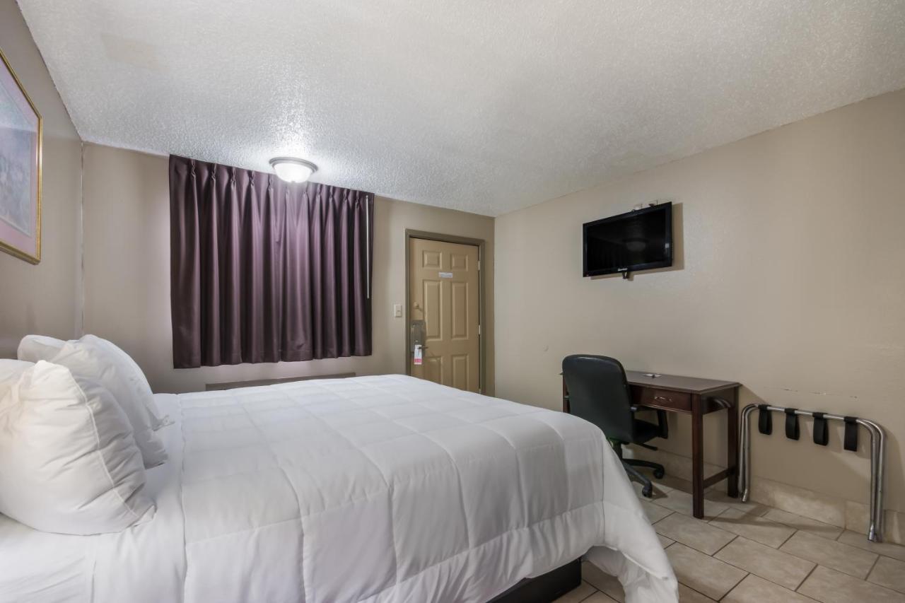 Americas Best Value Inn Woodward At 8Th St Extérieur photo