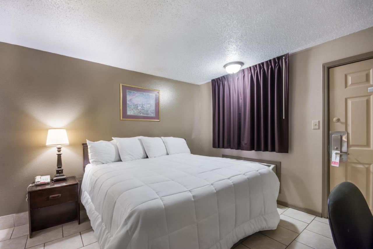 Americas Best Value Inn Woodward At 8Th St Extérieur photo