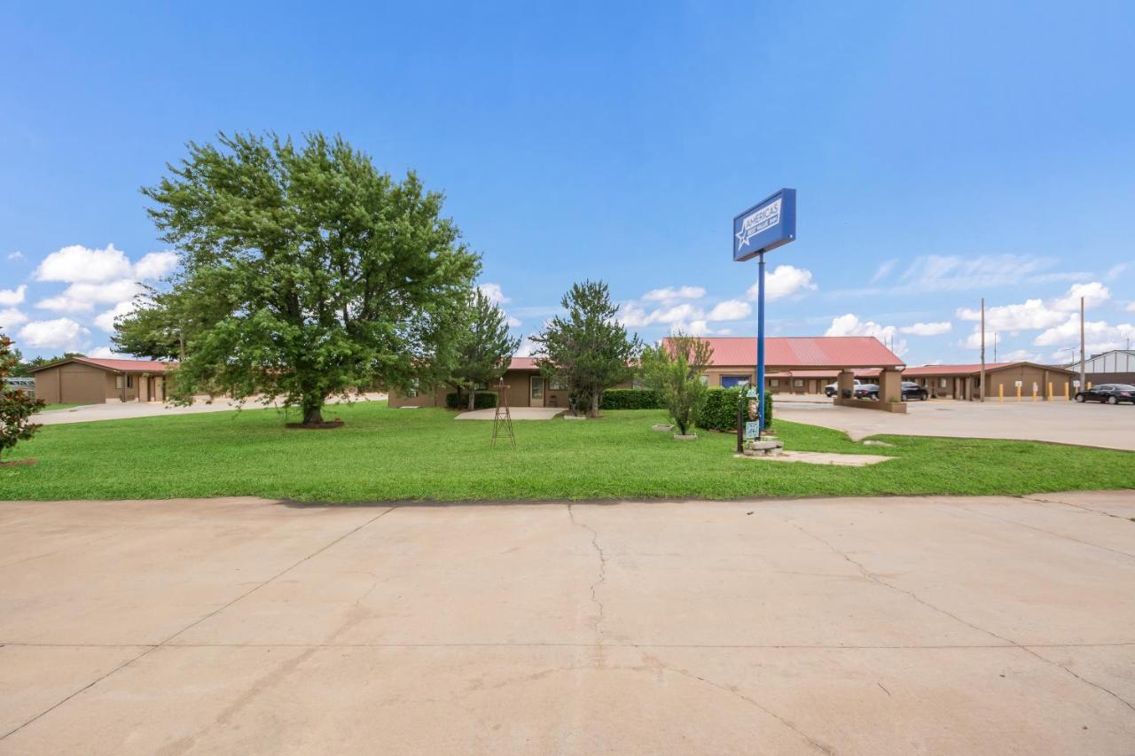 Americas Best Value Inn Woodward At 8Th St Extérieur photo