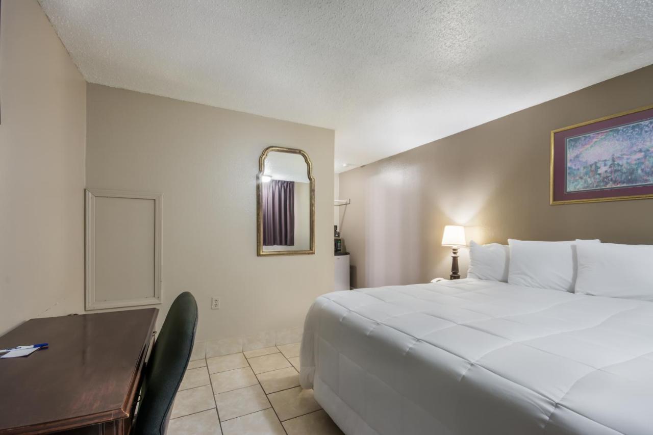 Americas Best Value Inn Woodward At 8Th St Extérieur photo