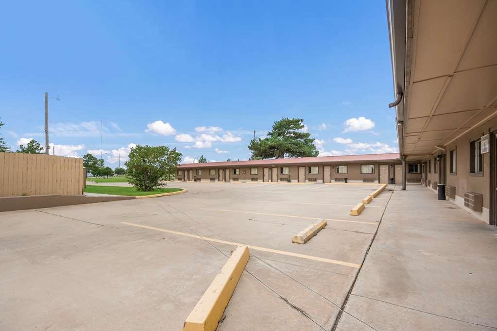 Americas Best Value Inn Woodward At 8Th St Extérieur photo