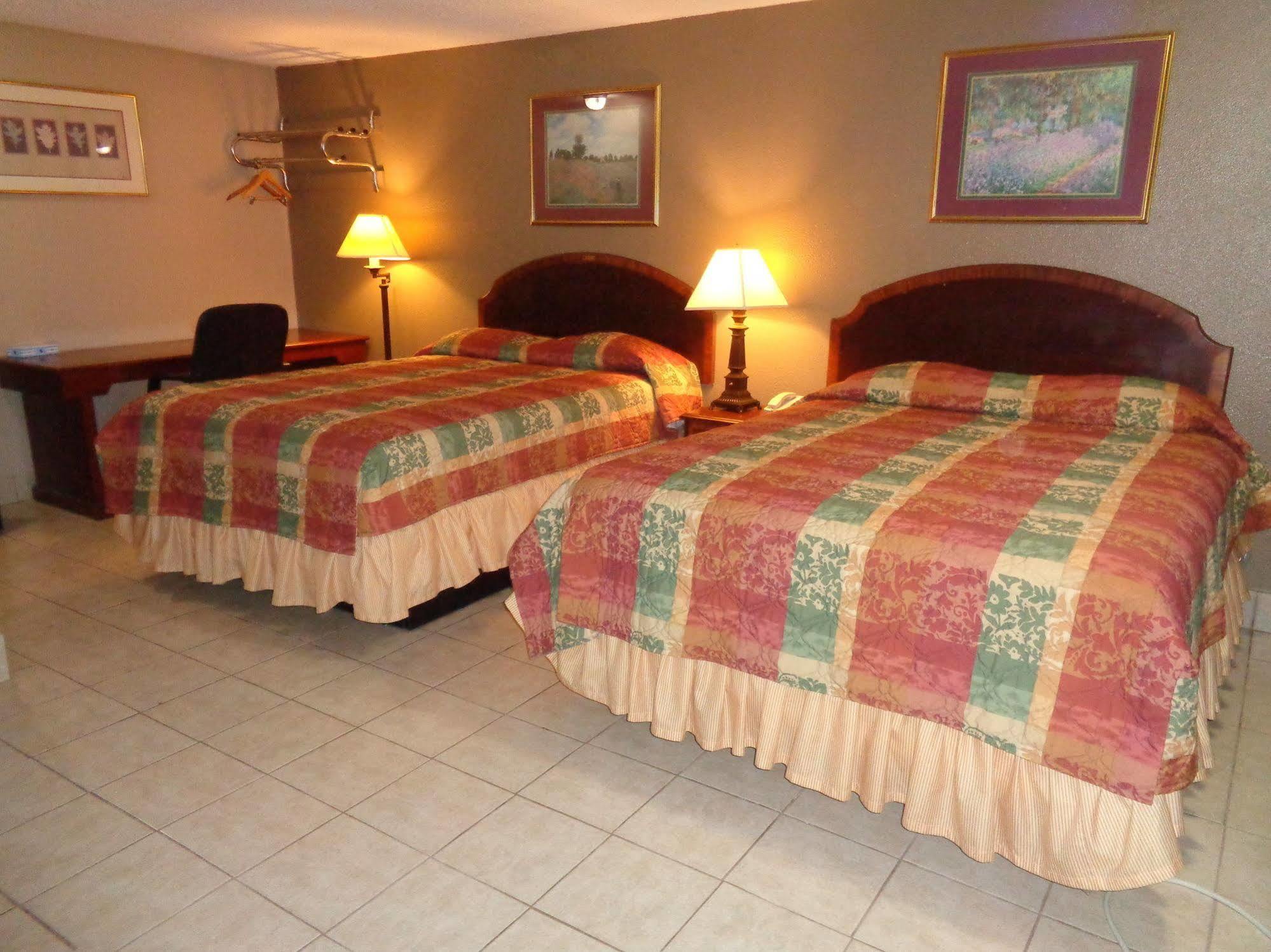 Americas Best Value Inn Woodward At 8Th St Extérieur photo
