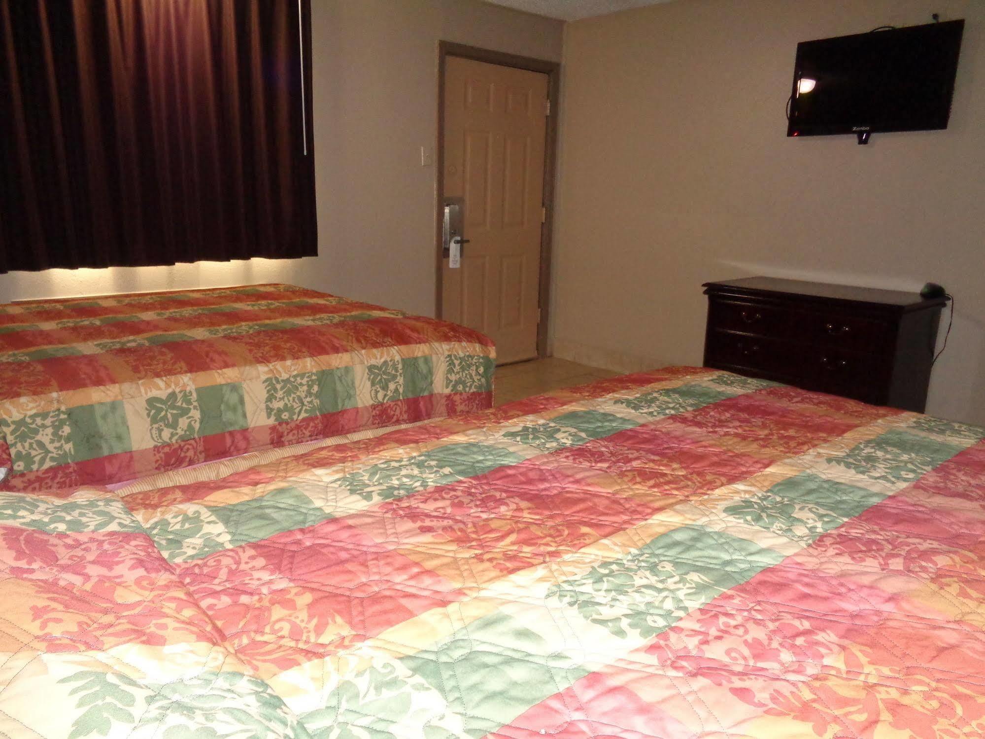 Americas Best Value Inn Woodward At 8Th St Extérieur photo